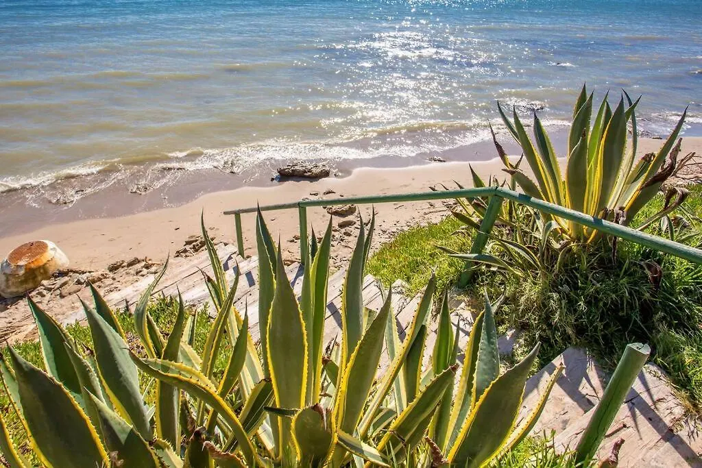 Las Dunas De Marbella - Beachfront 3 Bed Townhouses Apartment