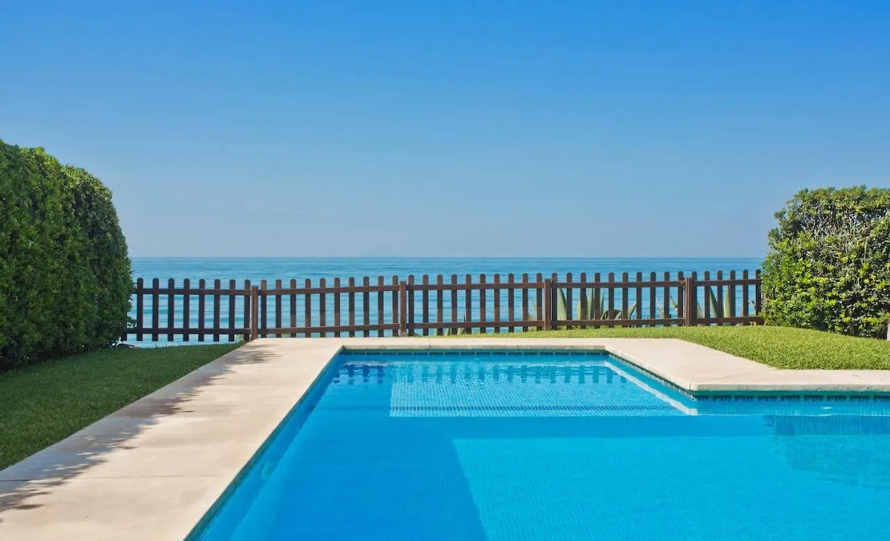 Las Dunas De Marbella - Beachfront 3 Bed Townhouses Apartment