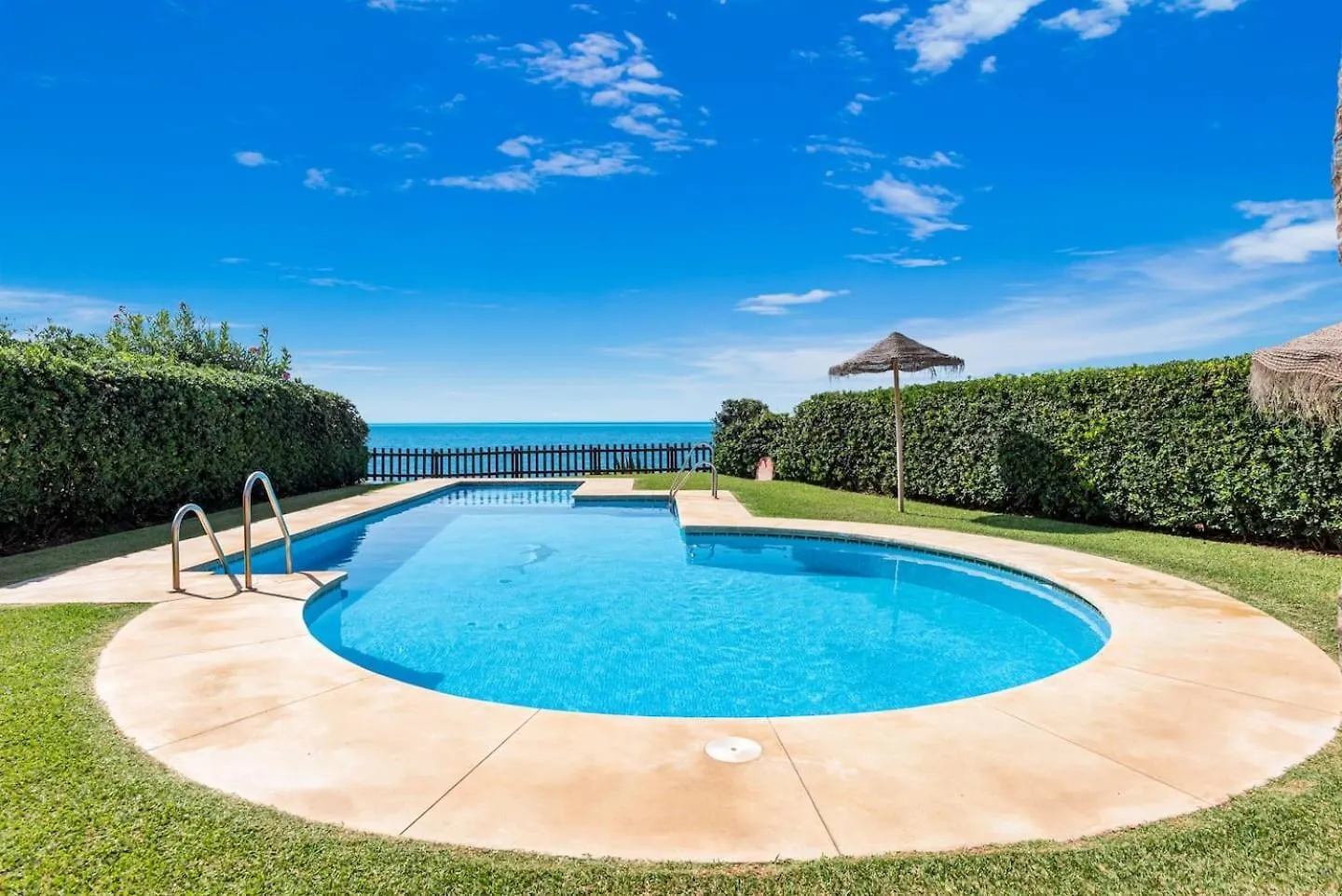 Las Dunas De Marbella - Beachfront 3 Bed Townhouses