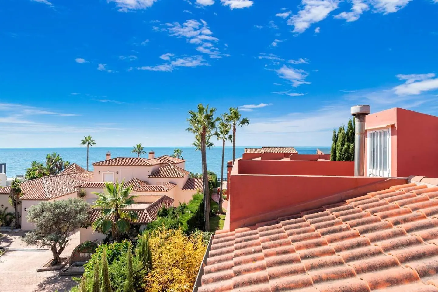 Apartment Las Dunas De Marbella - Beachfront 3 Bed Townhouses