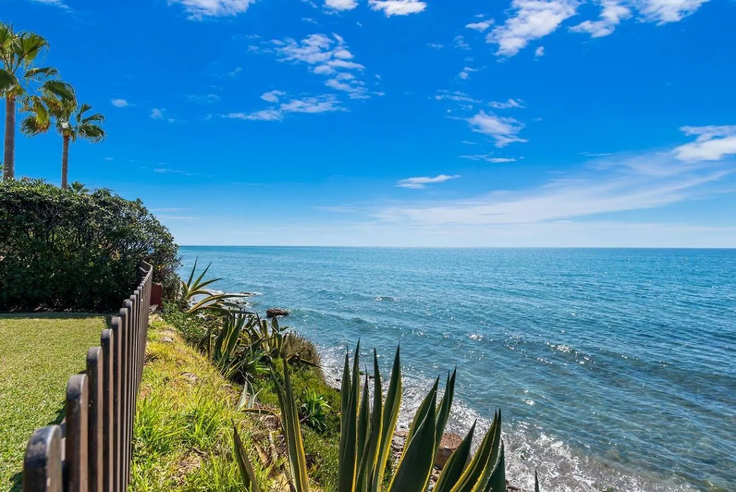 Las Dunas De Marbella - Beachfront 3 Bed Townhouses Apartment