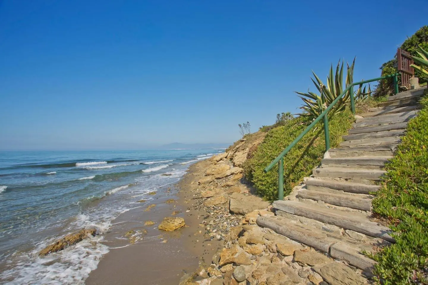 Apartment Las Dunas De Marbella - Beachfront 3 Bed Townhouses Spain