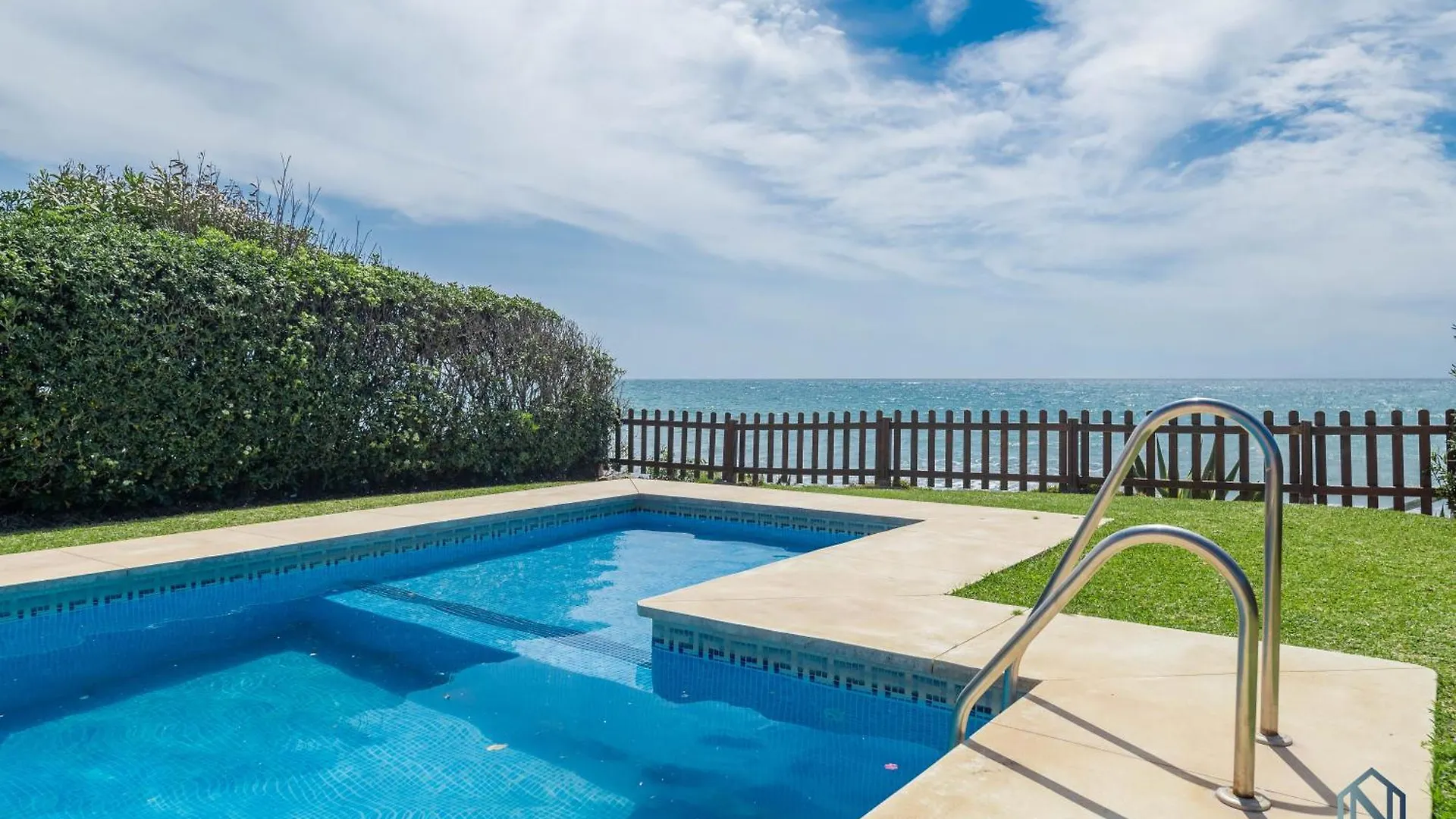 Las Dunas De Marbella - Beachfront 3 Bed Townhouses Apartment