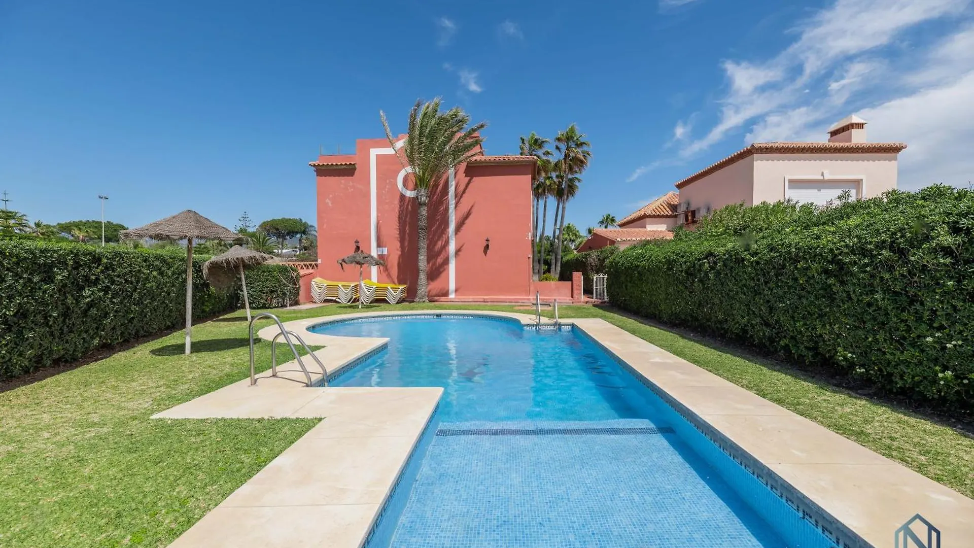 Apartment Las Dunas De Marbella - Beachfront 3 Bed Townhouses Spain