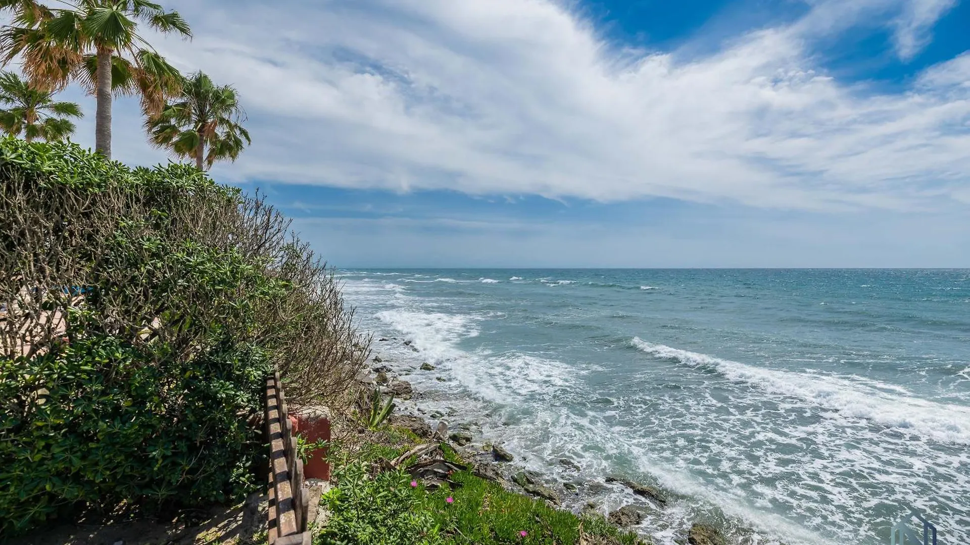 Las Dunas De Marbella - Beachfront 3 Bed Townhouses Apartment